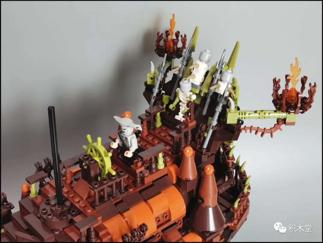 飞翔的荷兰人号为什么能潜水 (鬼船和飞翔的荷兰人号哪个更牛)