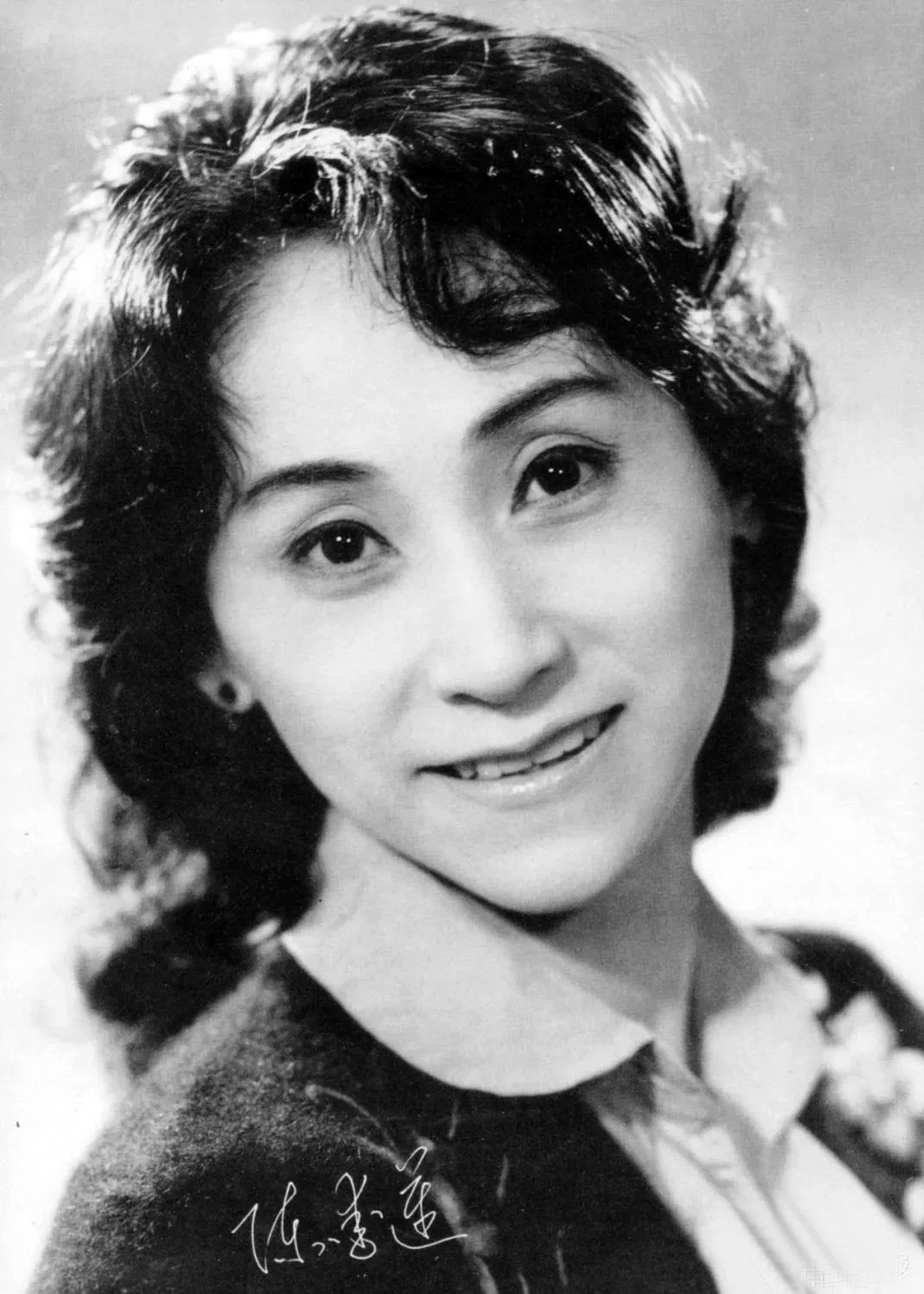 老照片：杨春霞李炳淑少女照，19岁的王昆，马玉涛郭兰英的年轻照