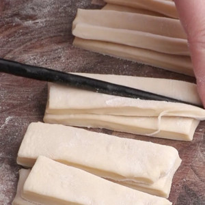 如何炸制金黄酥脆的油条,如何做油条蓬松酥脆又金黄