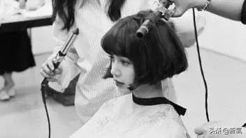 关晓彤黑色芭比造型,关晓彤专属芭比娃娃