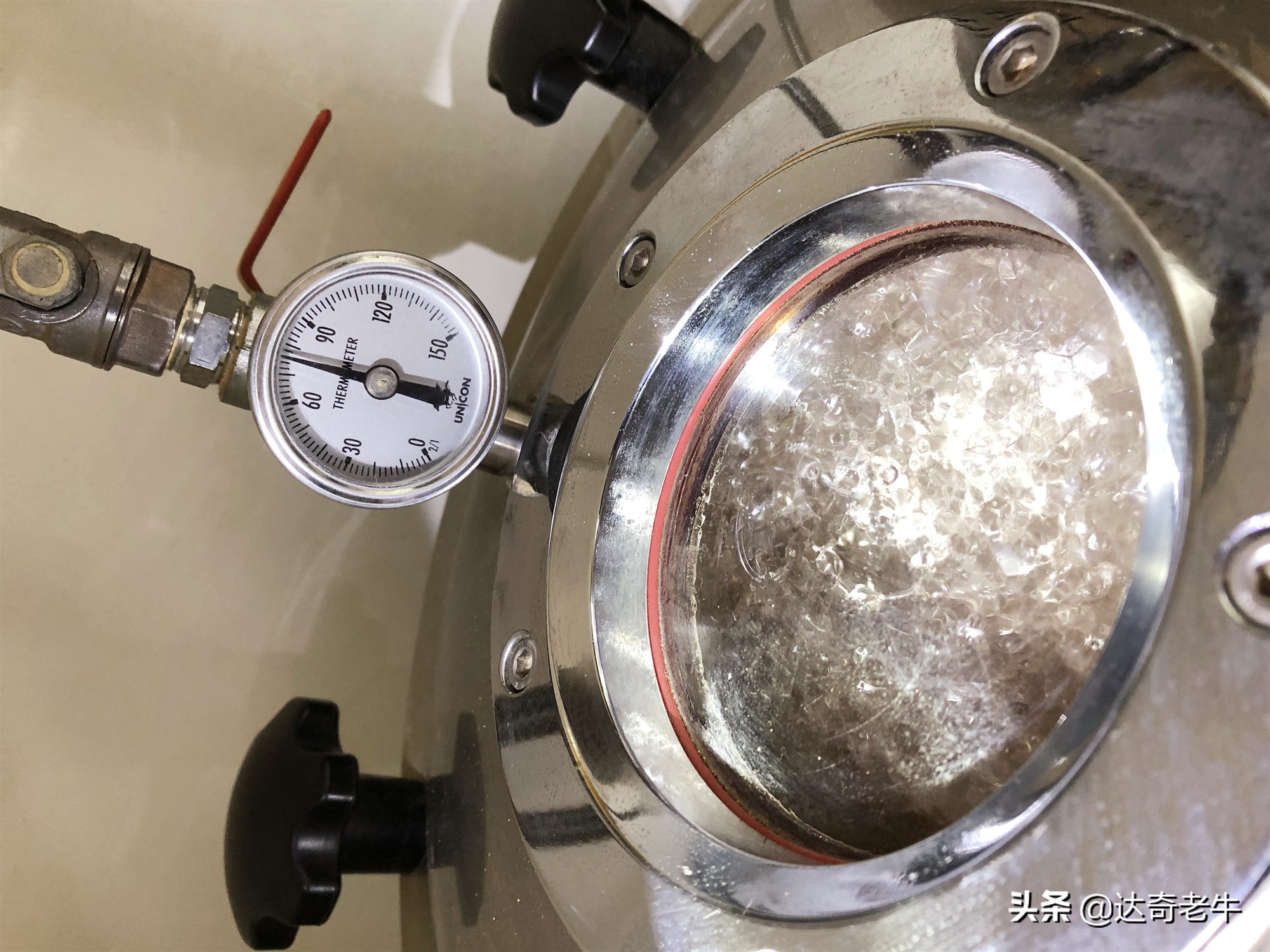 味型一样的钓鱼小药,为何价格相差10倍?业内的秘密你不知道