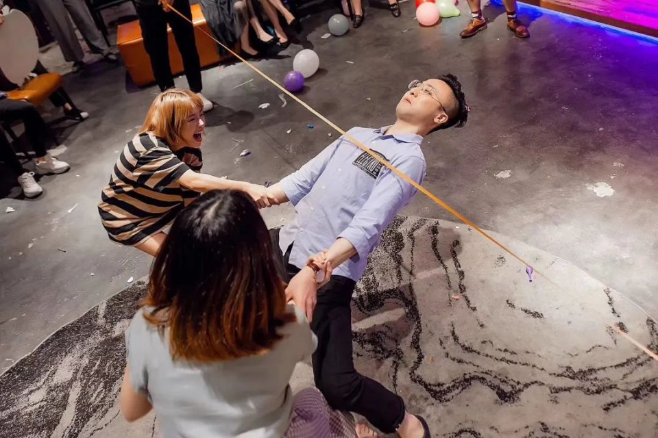 轰趴馆里的小型ktv多少钱,酒店式公寓轰趴棋牌馆