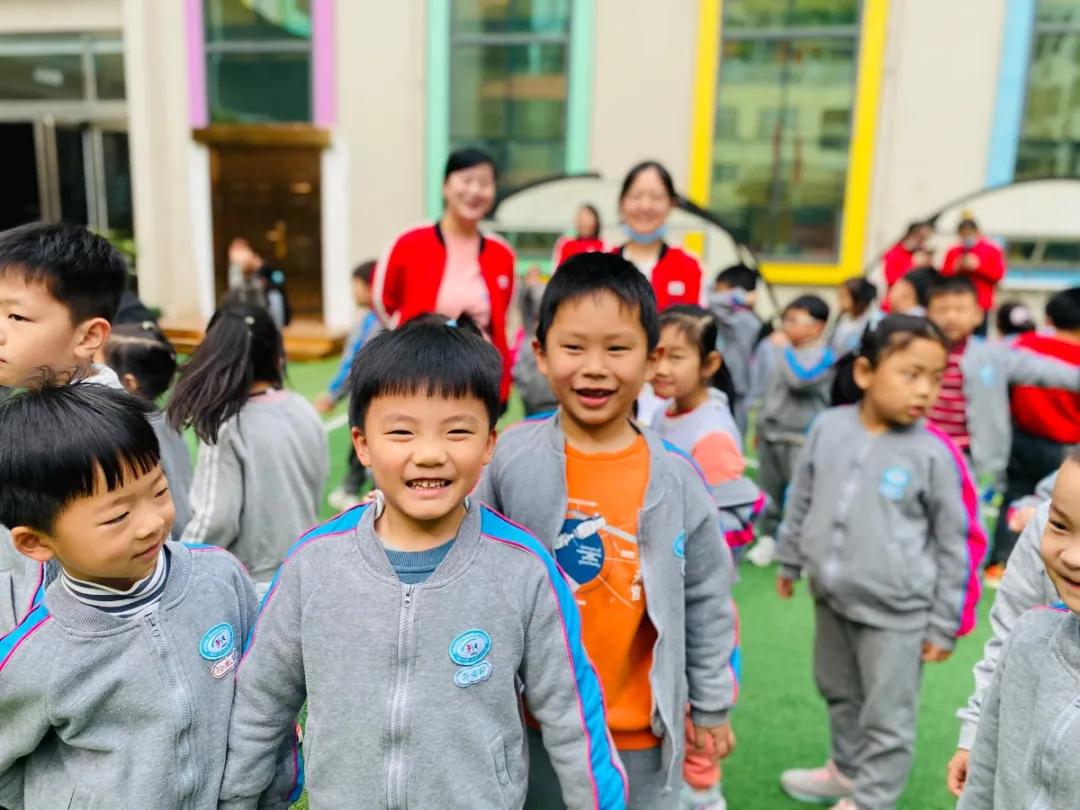 幼儿园足球嘉年华足球比赛视频,幼儿园足球主题游园活动