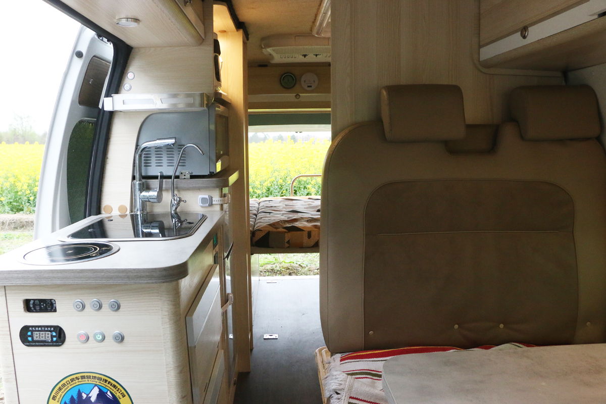 福田G9对卡座升顶房车,福田g9房车五菱房车对比