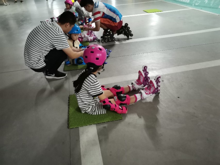 上海迪卡侬免费教轮滑吗,广州迪卡侬轮滑课程时间