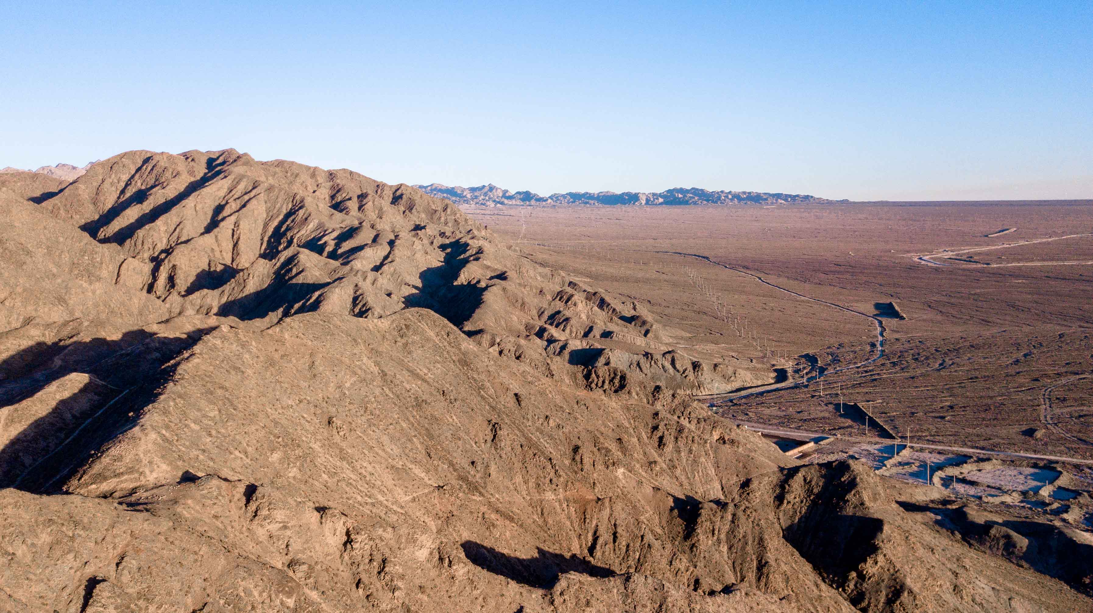 中国最难爬的悬崖,攀登最难爬的长城图