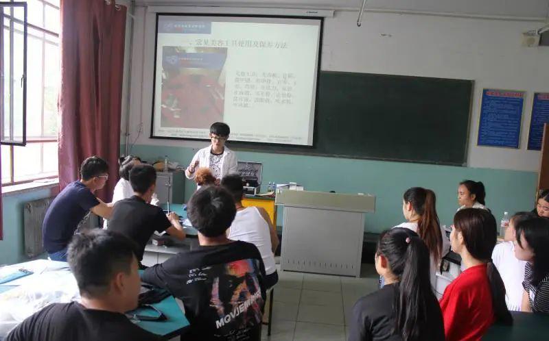 走进学者型院长的思维花园  专访明安星动物医院院长刘德