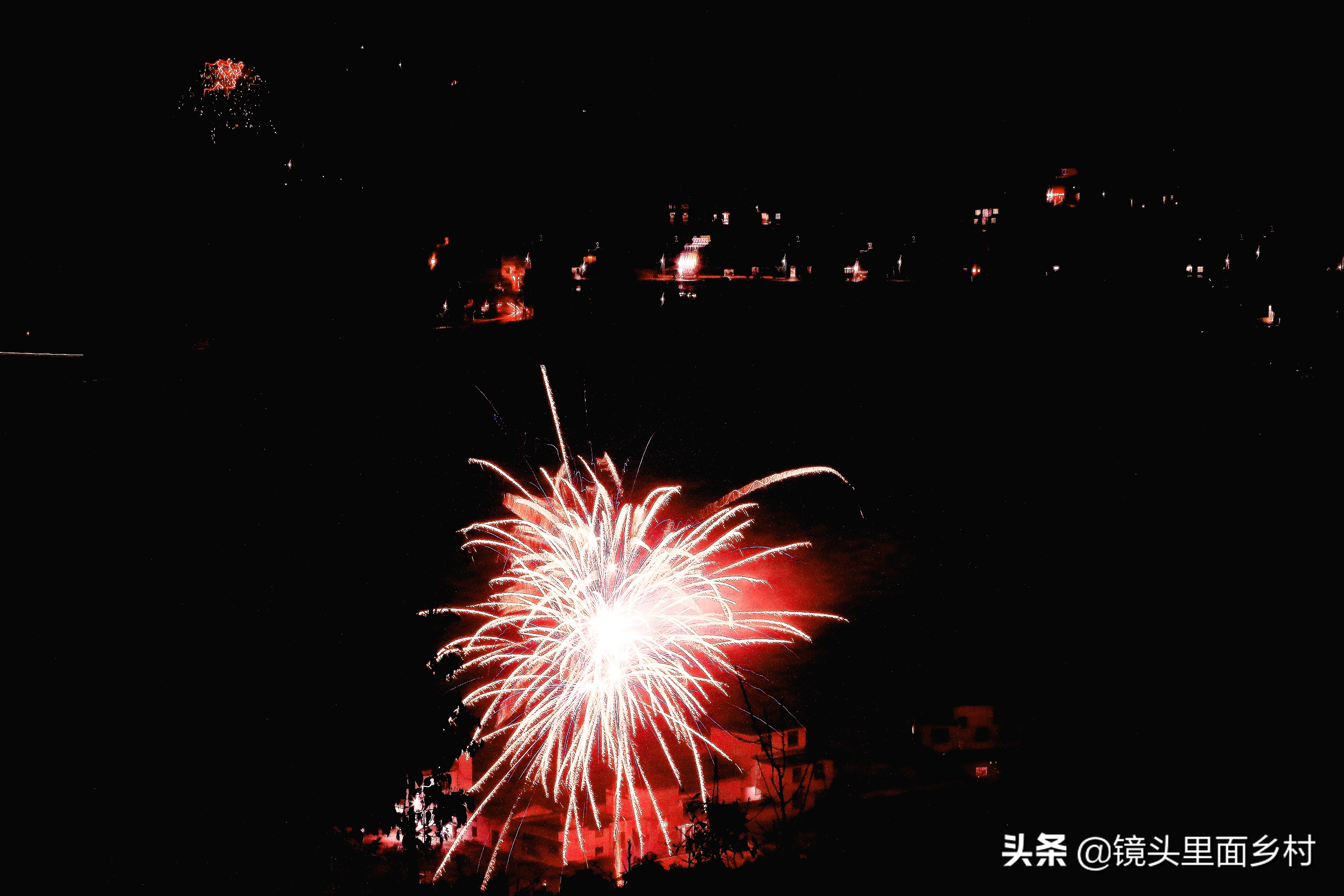 江西修水县何市镇奇异的风俗,元宵节要打大龄未婚男女屁股