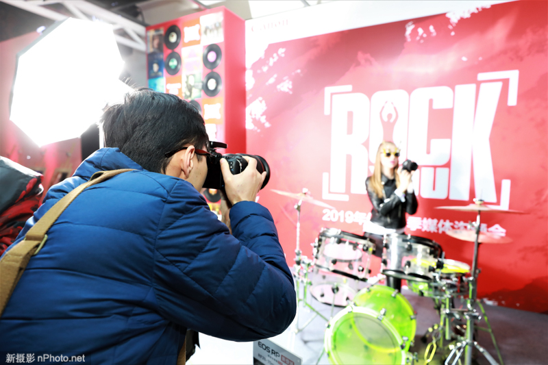 佳能傲视群雄,佳能在微单里为何会败给索尼