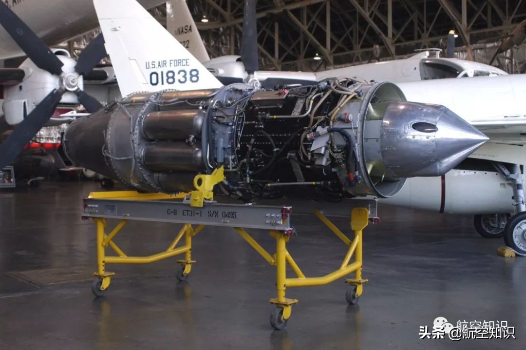 爱迪生发明了电灯泡的资料,爱迪生发明电灯泡的事迹