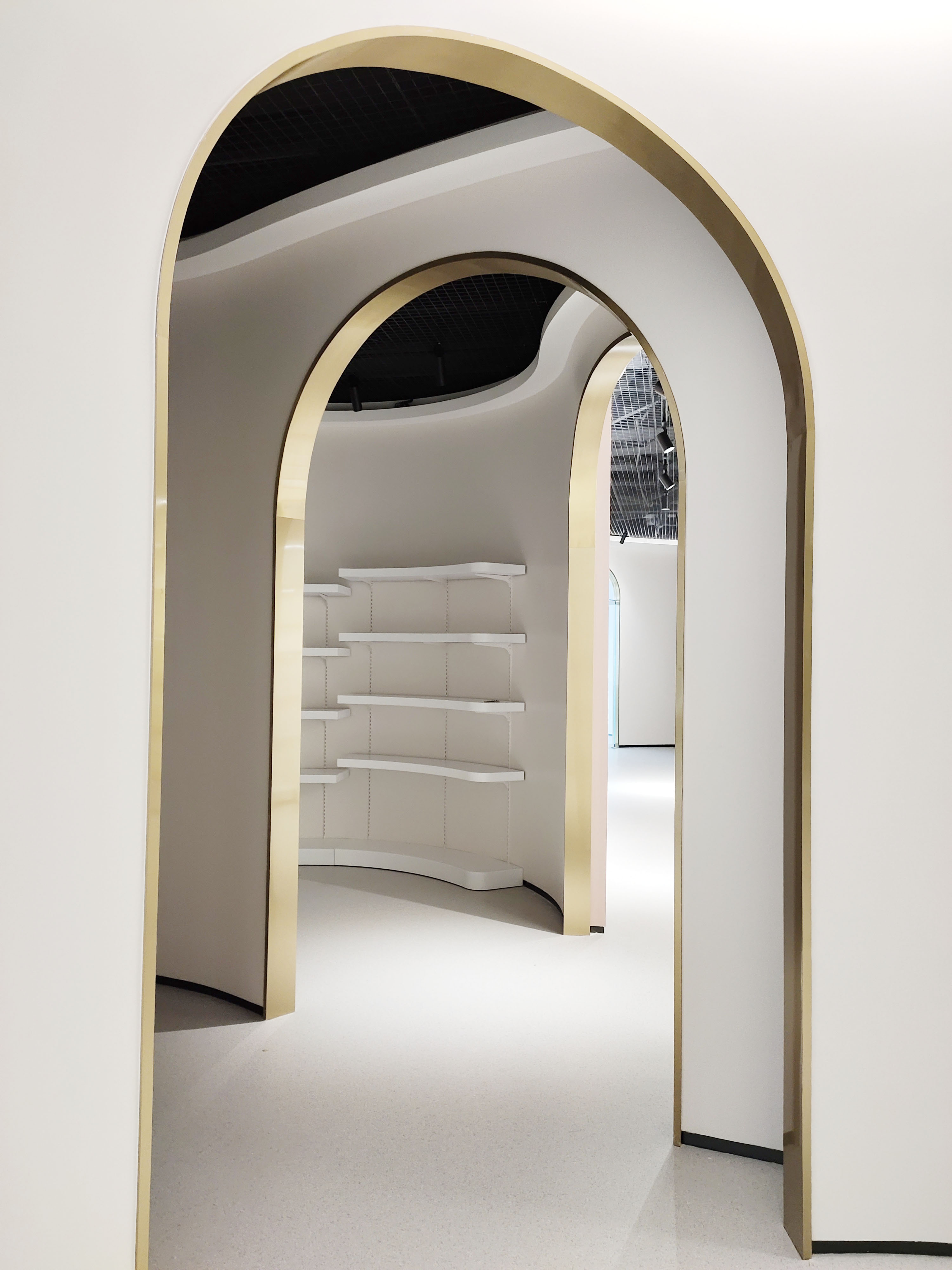 现代时髦装饰材料,不锈钢香槟金门框,人人都夸太有档次了