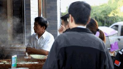 济南这家老字号乔馋包子，二十多年的老店，天天排队