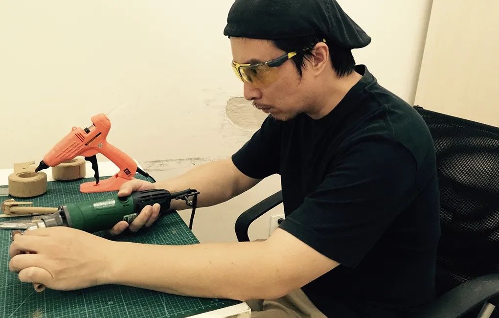 钢铁侠头盔纸板教程,钢铁侠头盔用纸箱做