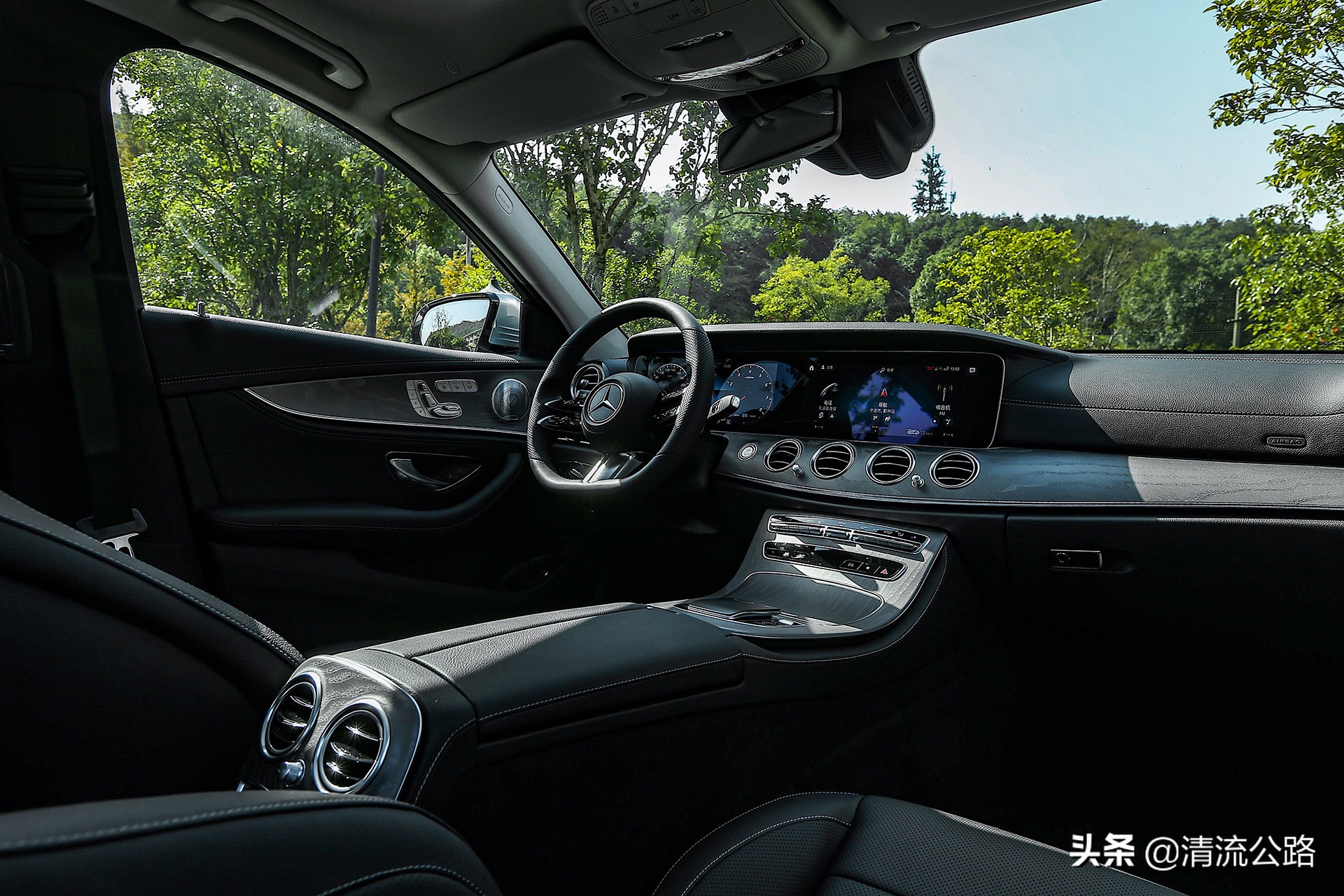 新款奔驰e级实车精致大气,新款奔驰e级哪个配置值得入手
