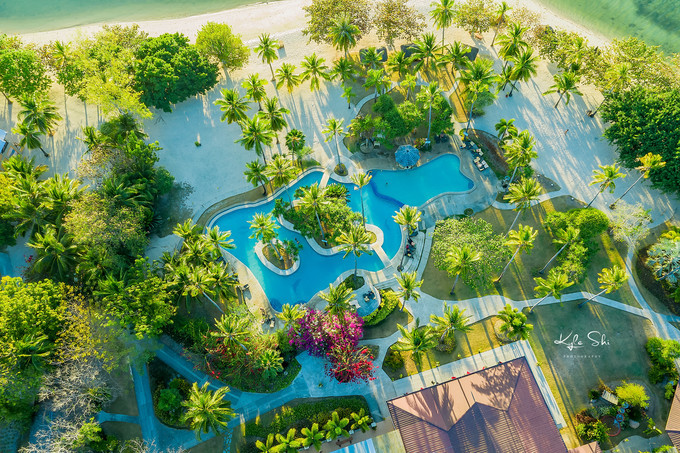 在海洋上与世隔绝的小岛,到大海里面就找一个小岛去生活