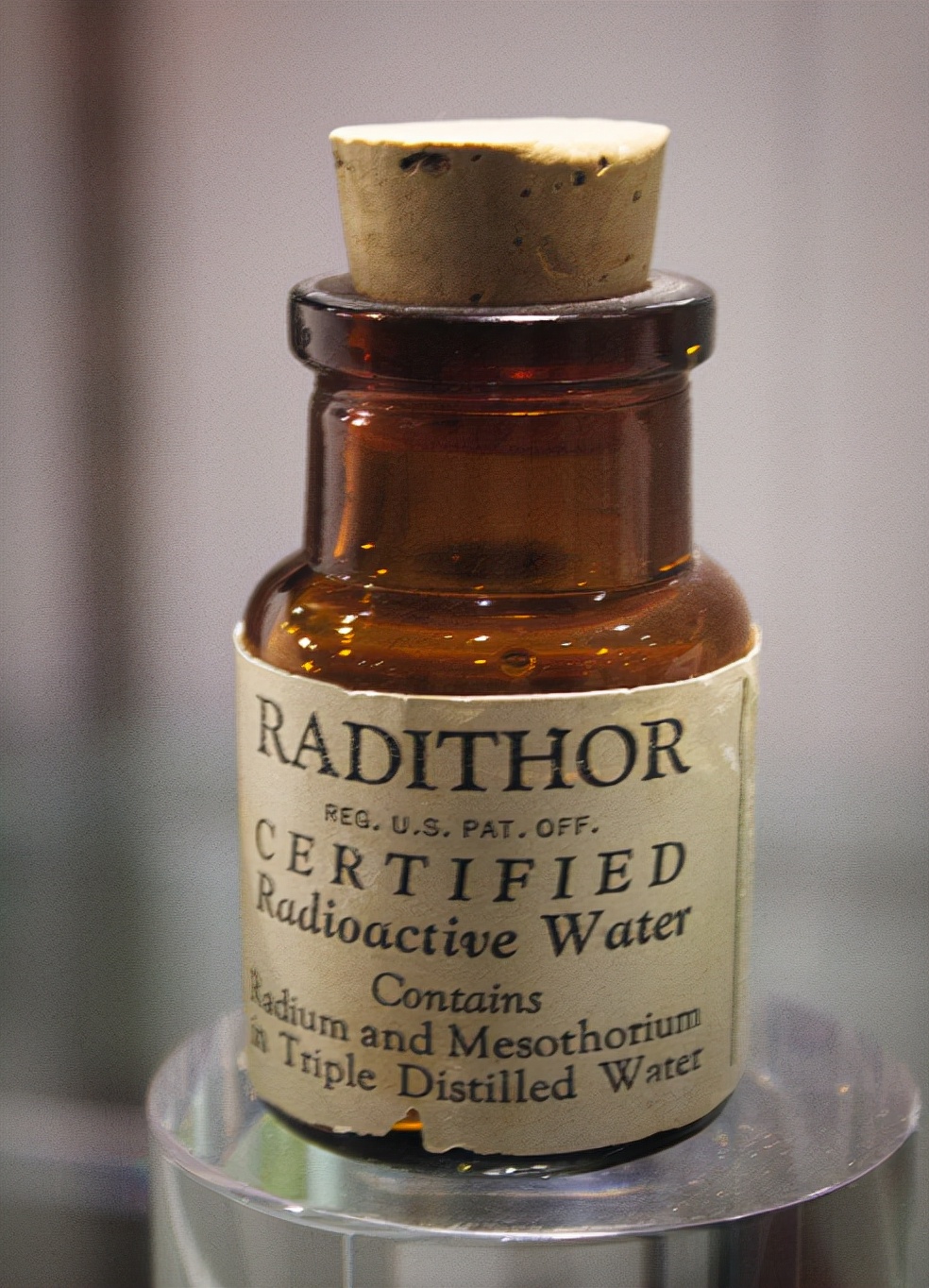 牙齿烂光，脸长巨瘤，骨头还会发光，被美国资本家逼向绝路的女工