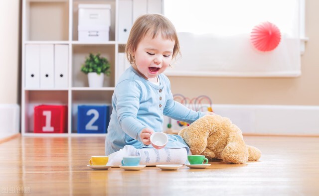 一岁多的宝宝特别粘人怎么回事,一岁多宝宝胆小粘人什么原因