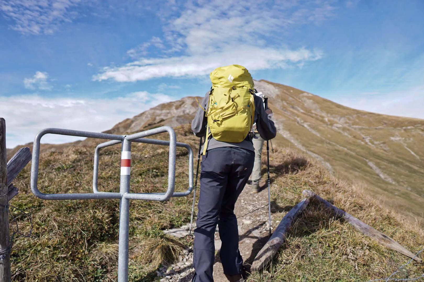 瑞士少女峰旅游详细攻略,四姑娘山徒步路线免费推荐
