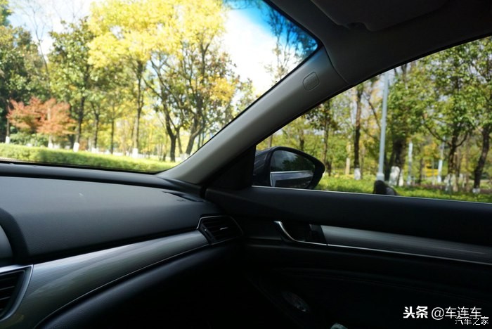 十代雅阁混动版与英诗派太空银,十代雅阁太空银还是白色好看