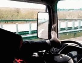 搞笑gif段子兄弟你把我吓到了,搞笑gif段子实在是猝不及防啊