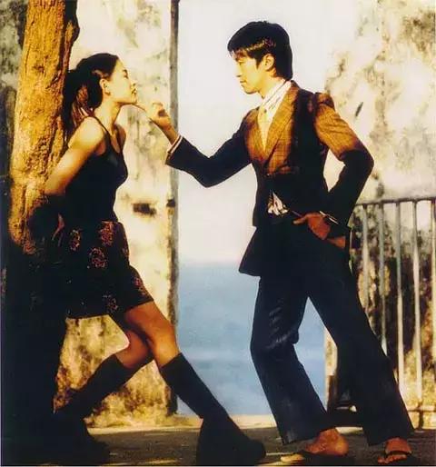 周星驰票房最惨败的一个电影,周星驰电影深度解析喜剧之王