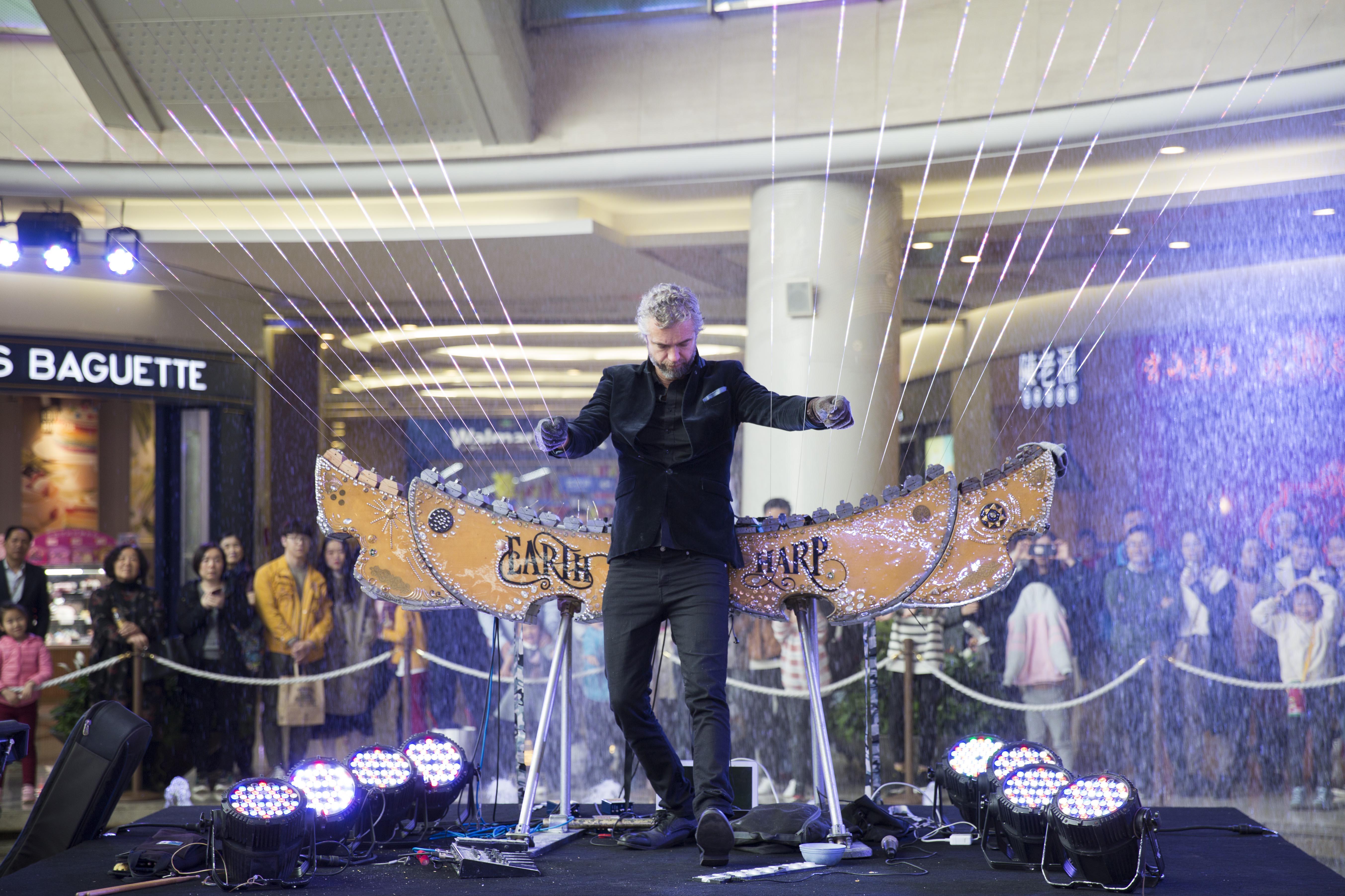 与乐器融为一体是种什么样的体验？让世界上最大的琴来告诉你