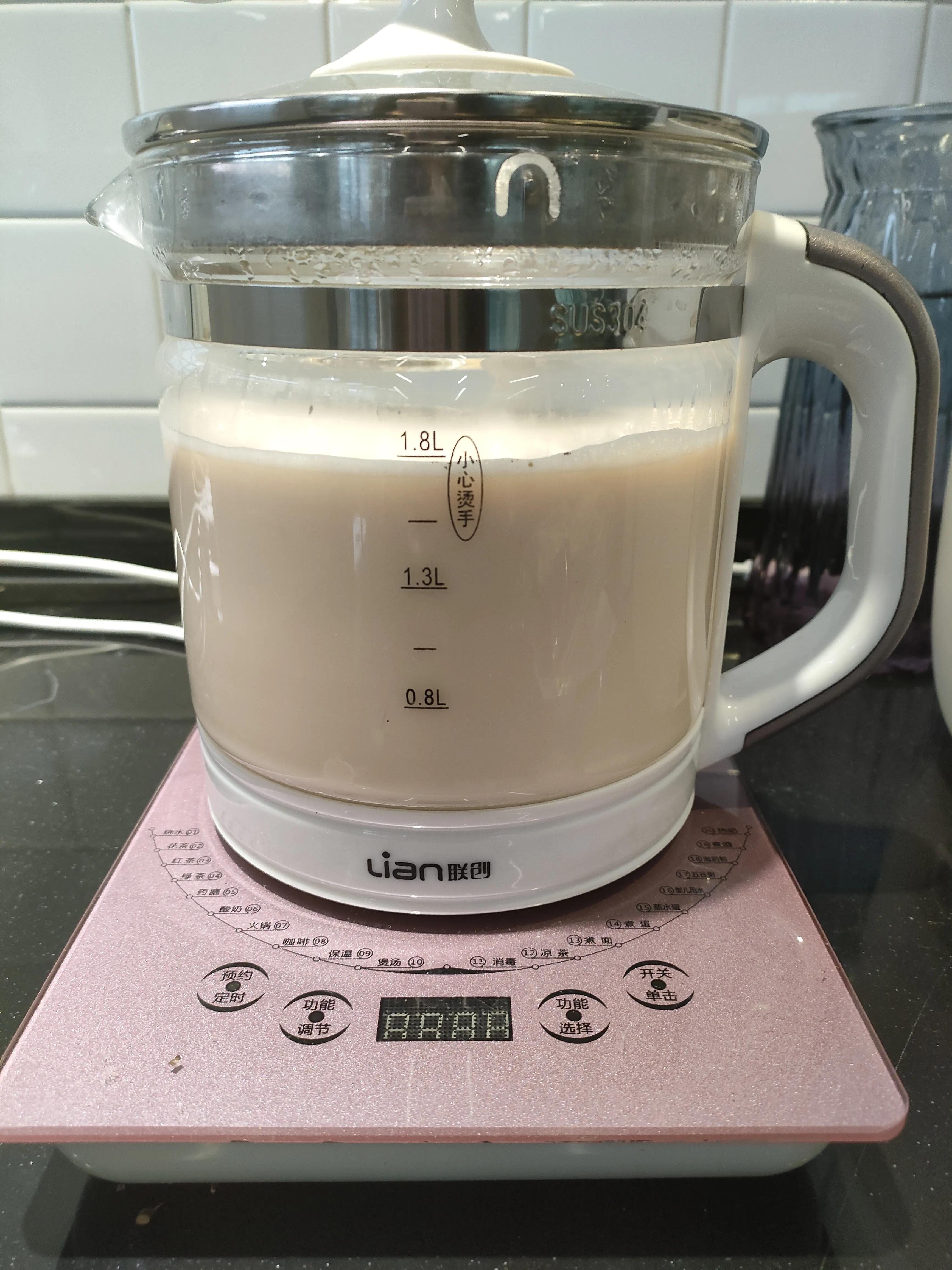 烤奶的做法自制奶茶,自制奶茶要不要加水