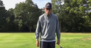 足球球星比赛吃口香糖吗,足球运动员比赛时为啥吃口香糖