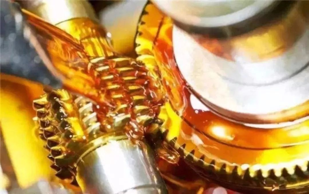 没加机油就启动车子，排出发动机油道内的机油，是爱车还是毁车？