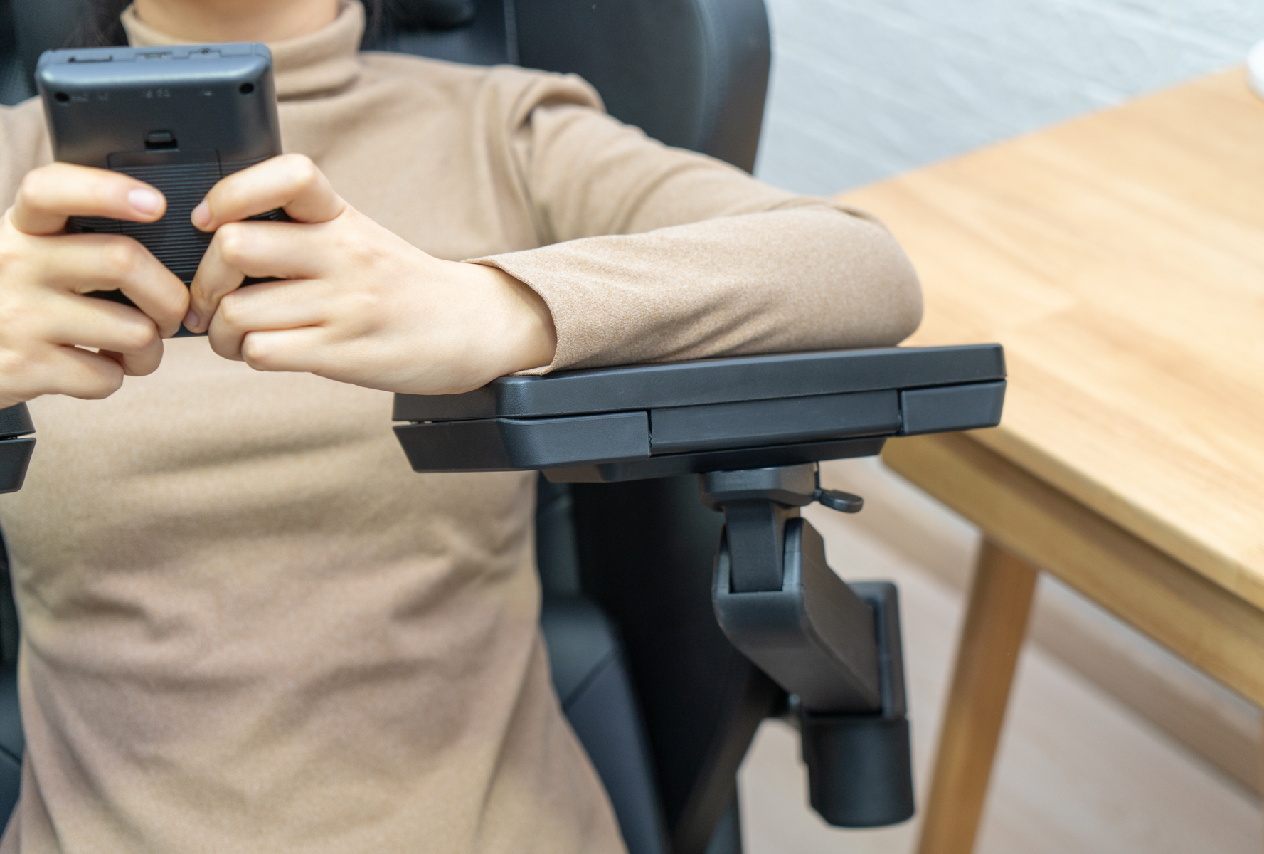 傲风透气电竞椅,椅子就坐傲风电竞椅