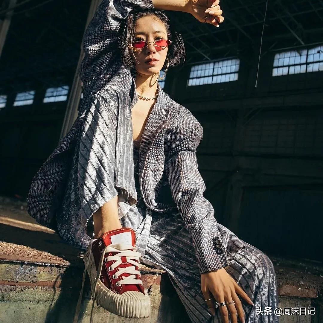 孟美岐同款连体鞋,孟美岐穿新百伦鞋子