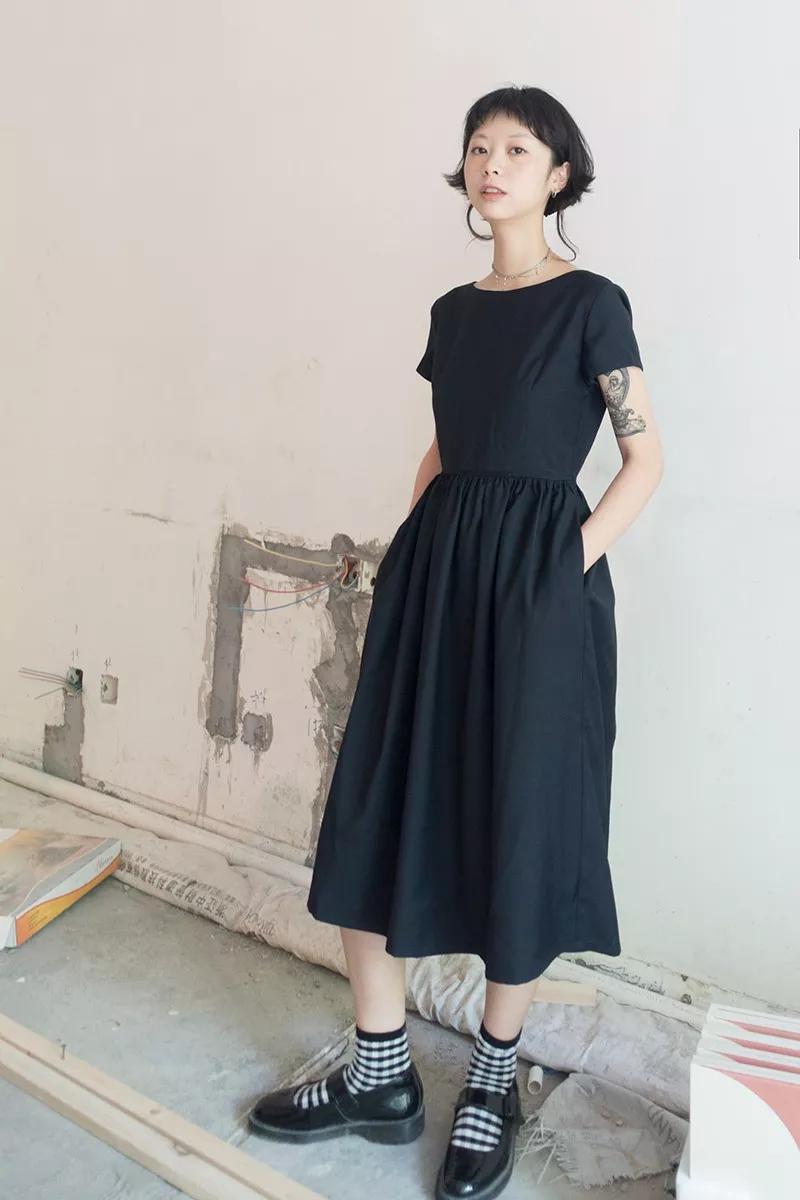 经典青色西装套裙秋冬穿搭,秋冬黑色西装连衣裙穿搭技巧