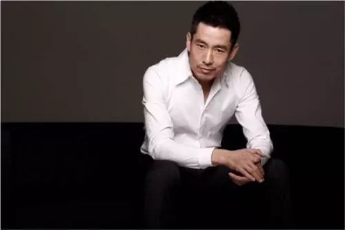 炼过钢水、睡过马路，有人说他才是史上最无奈影帝