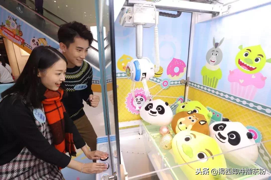 过分美丽!圣诞灯饰点亮香港:泰迪熊、比卡超、布丁狗陪你过圣诞