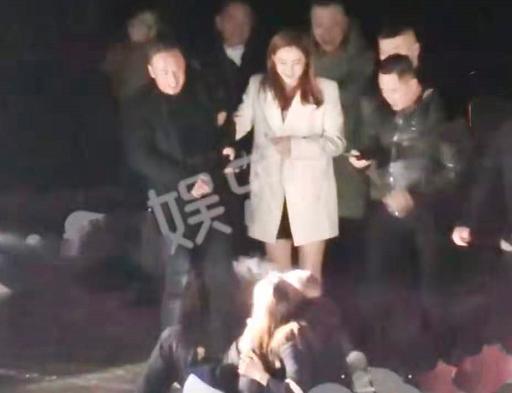 鏉ㄥ潳娣卞鐜拌韩濞变箰鍦烘墍,鏉ㄥ潳琚媿澶滀細瑙嗛