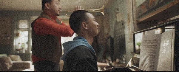 哭晕在影院!没明星没流量的“三无电影”,凭什么封神?