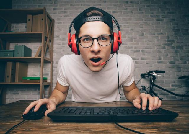 揭秘游戏陪练行业：有土豪一年花300万，接单价格最高的是王校长