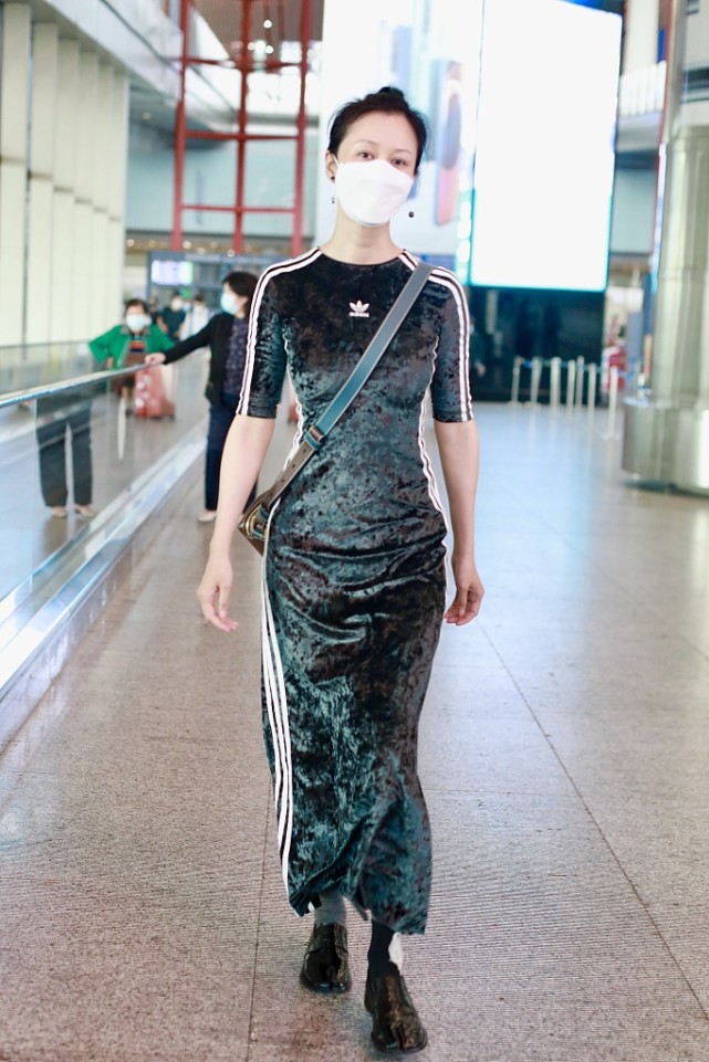 倪虹洁穿衣 (倪虹洁穿黑色衣服的图片)