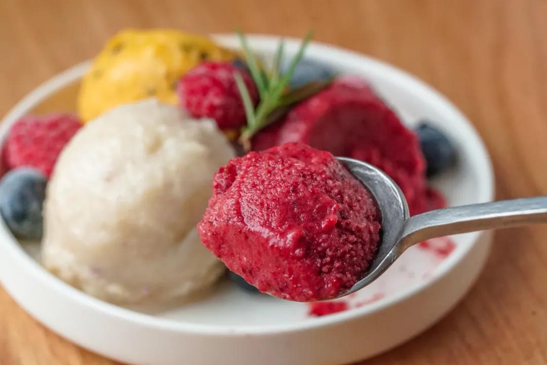 不加酸奶不加淡奶油的水果冰淇淋,不加牛奶只加奶油的原味冰淇淋