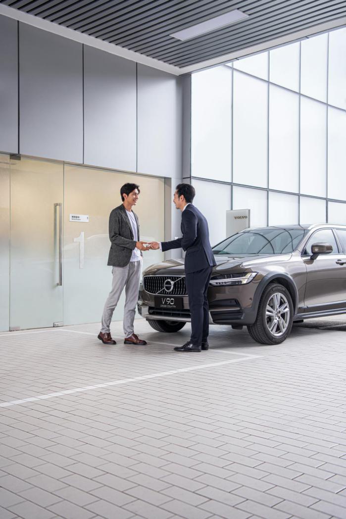 沃尔沃xc60和凯迪拉克xt5谁保养贵,沃尔沃xc60保养必须4s店保养吗