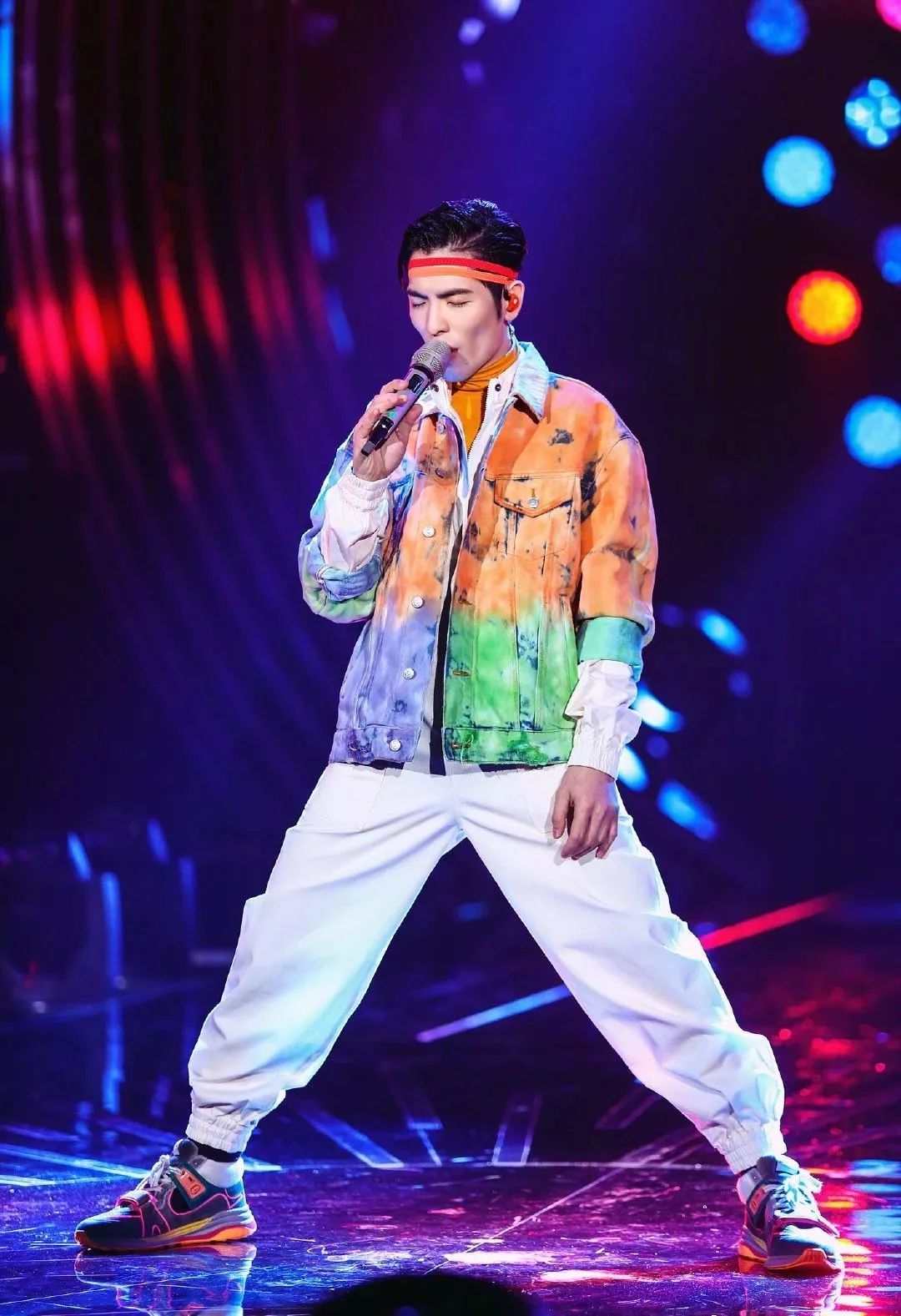 萧敬腾最新穿搭,萧敬腾黑西装造型