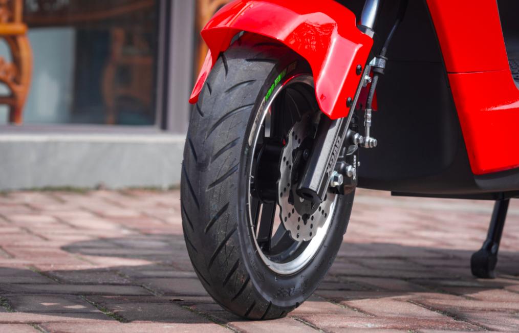 台铃新出48v能跑多远,台铃小刀哪个续航长