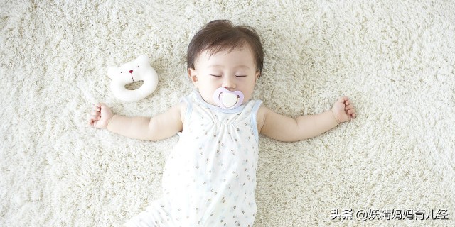 宝宝头型睡凹了怎么矫正,婴儿头型睡扁了纠正方法