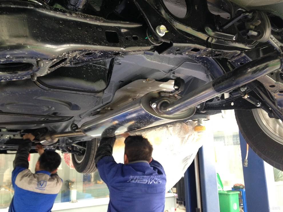 装甲漆和底盘装甲哪个实用些,喷的底盘装甲和装的底盘装甲区别