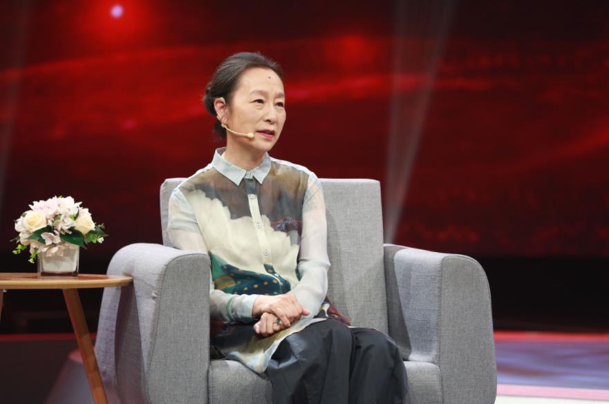 穿着旗袍的江奶奶，统一了我们对老年人的审美