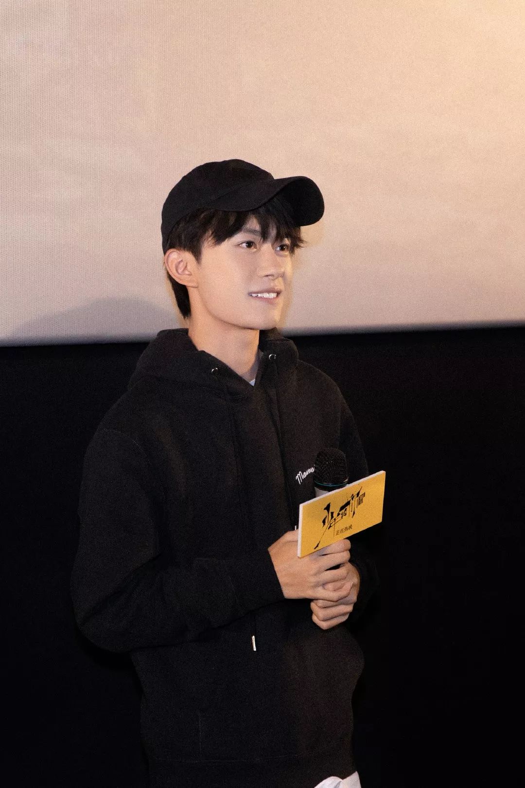 肖战和易烊千玺谁最火,易烊千玺和蔡徐坤谁火