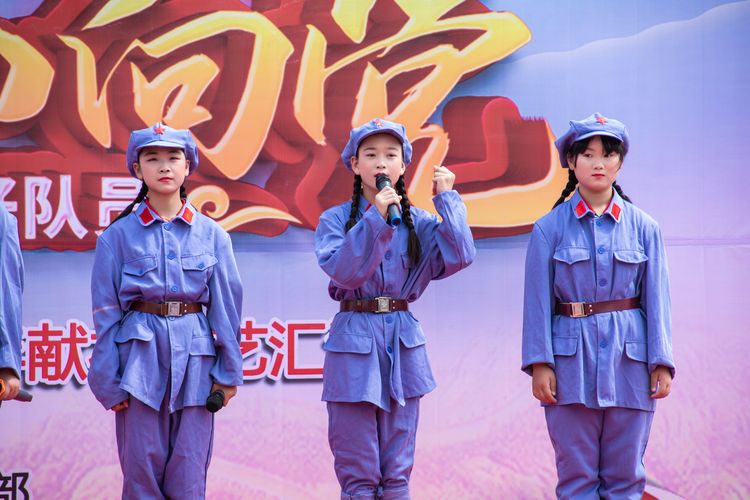 思源实验学校少先队入队仪式,社旗一小少先队入队仪式