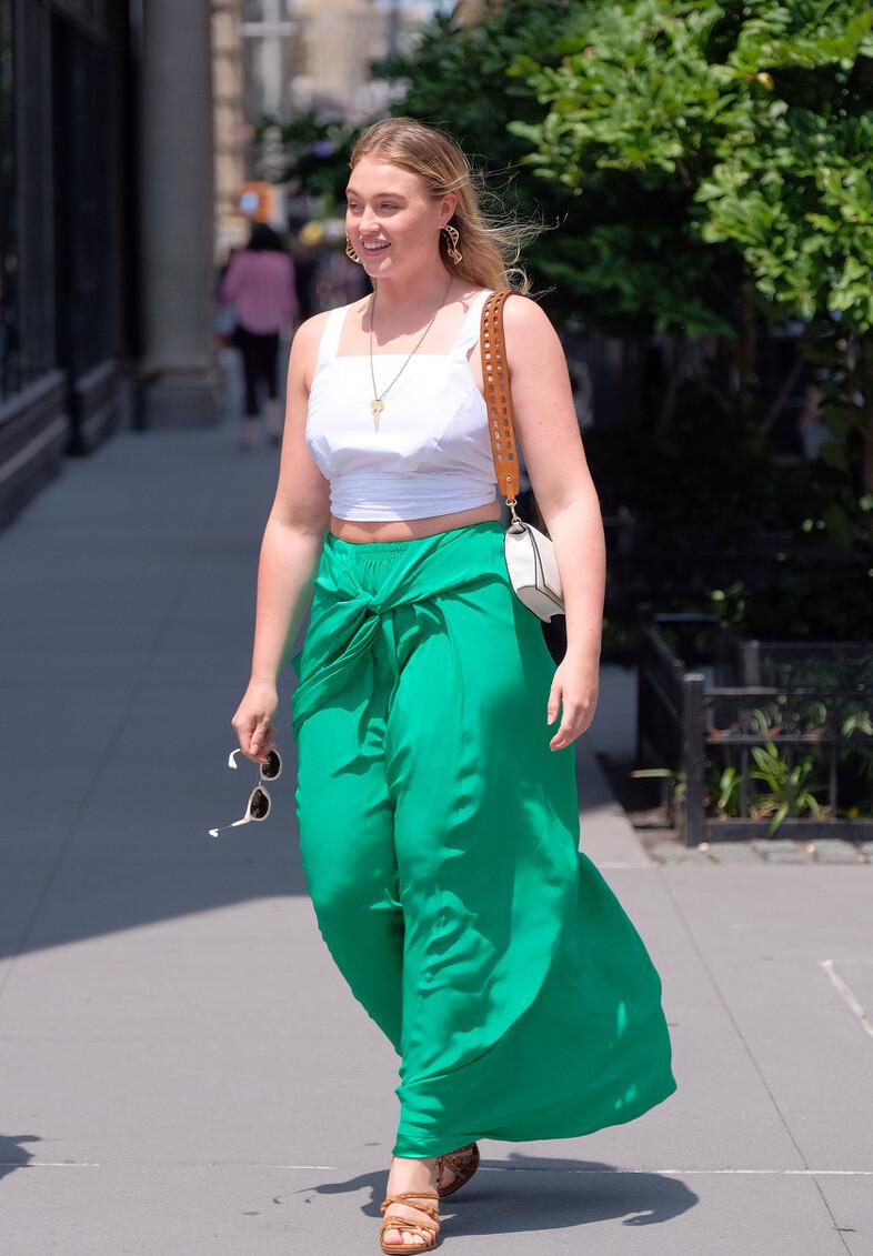 大码模特满身赘肉却不油腻,微胖大粗腿模特