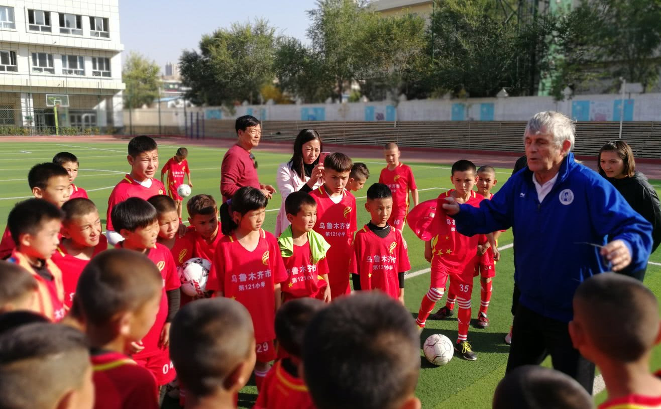 *疆新**足协全面脱钩*疆新**足球全新启航许明当选主席孙继海副主席