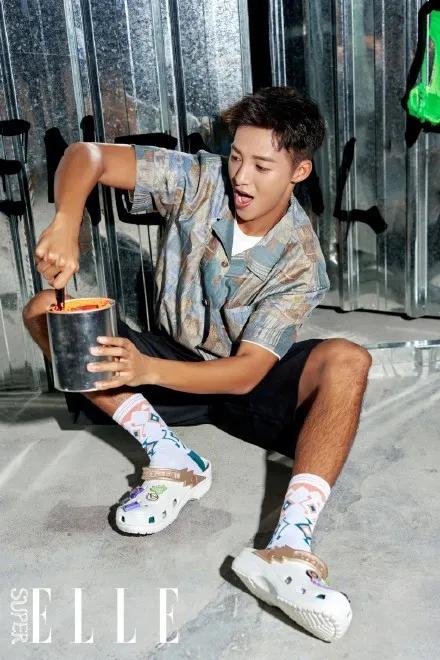 洞洞鞋zara,丑到洞洞鞋